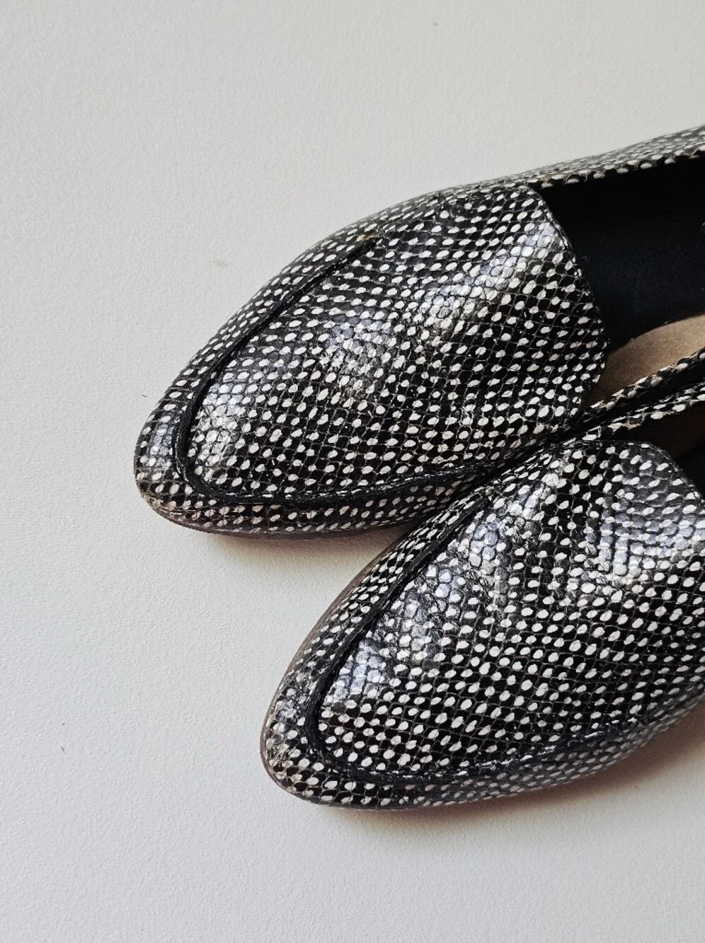Kate Spade New York Snakeskin Print Leather Loafers Women's 7.5M Slip On Pointed